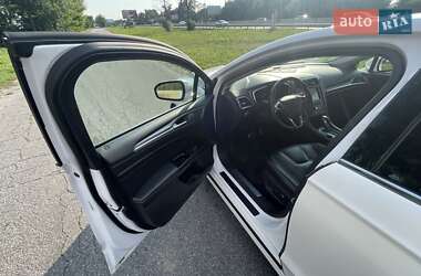Седан Ford Fusion 2016 в 