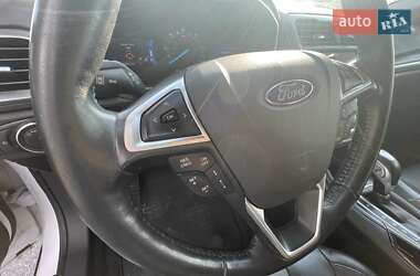 Седан Ford Fusion 2016 в 