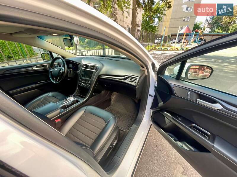 Седан Ford Fusion 2018 в Тернополі