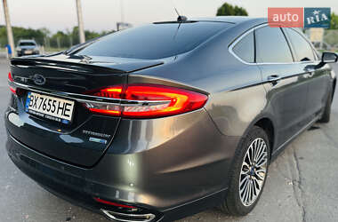 Седан Ford Fusion 2017 в 