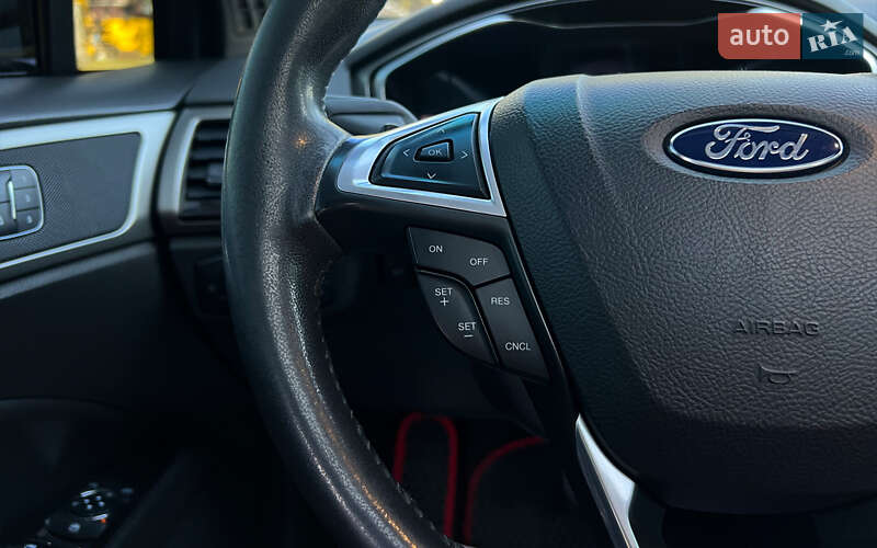 Седан Ford Fusion 2014 в Львове