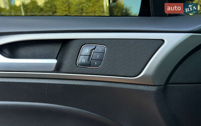 Седан Ford Fusion 2014 в Львове