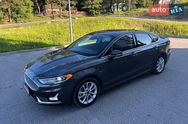 Седан Ford Fusion 2019 в 
