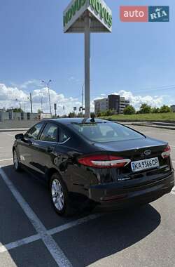 Седан Ford Fusion 2019 в 