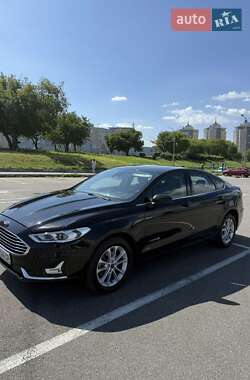 Седан Ford Fusion 2019 в 