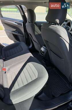 Седан Ford Fusion 2019 в 