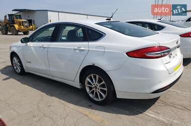 Седан Ford Fusion 2017 в 