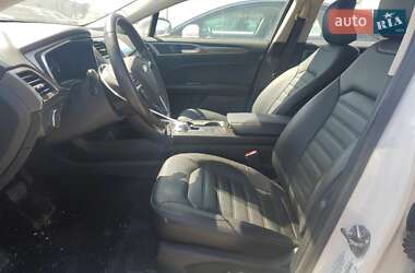 Седан Ford Fusion 2017 в 