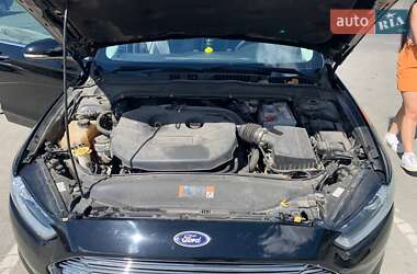 Седан Ford Fusion 2015 в 