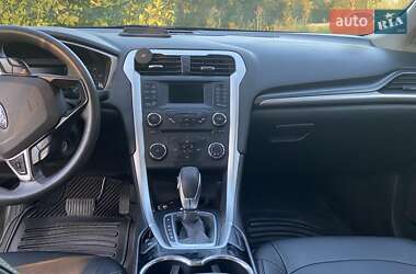 Седан Ford Fusion 2015 в 