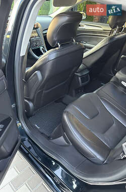 Седан Ford Fusion 2013 в 