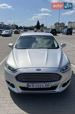 Седан Ford Fusion 2015 в 