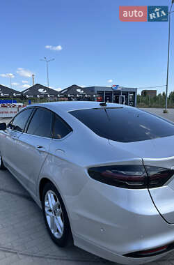 Седан Ford Fusion 2015 в 