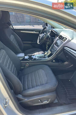 Седан Ford Fusion 2015 в 
