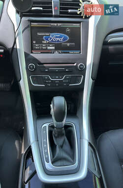 Седан Ford Fusion 2015 в 