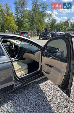 Седан Ford Fusion 2015 в 