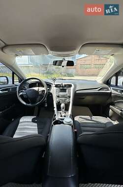 Седан Ford Fusion 2015 в 