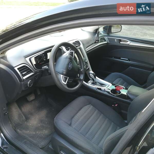 Седан Ford Fusion 2015 в Путивле