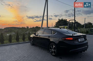 Седан Ford Fusion 2013 в 