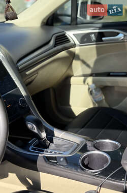 Седан Ford Fusion 2013 в 