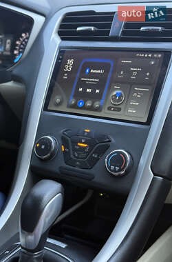Седан Ford Fusion 2013 в 