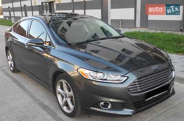 Седан Ford Fusion 2014 в Долині