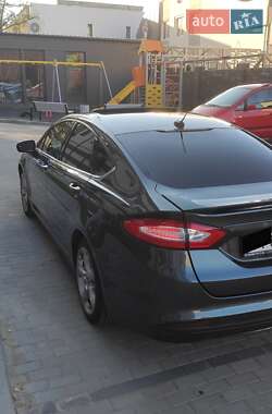 Седан Ford Fusion 2014 в 