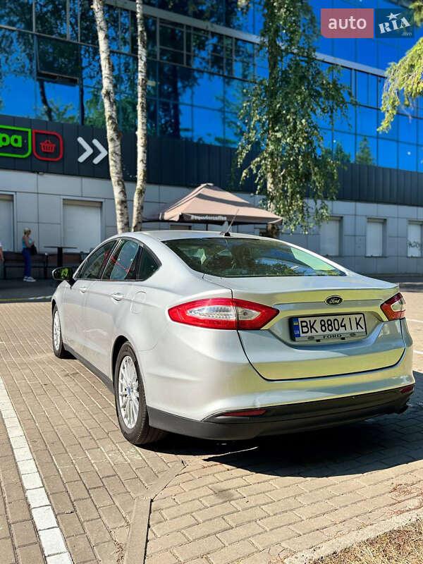 Седан Ford Fusion 2013 в Ровно