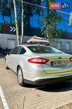 Седан Ford Fusion 2013 в 