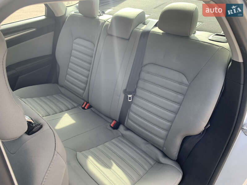 Седан Ford Fusion 2013 в Ровно