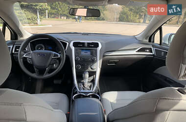 Седан Ford Fusion 2013 в 