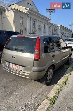 Хэтчбек Ford Fusion 2004 в 