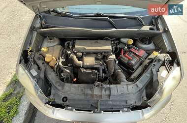 Хэтчбек Ford Fusion 2004 в 