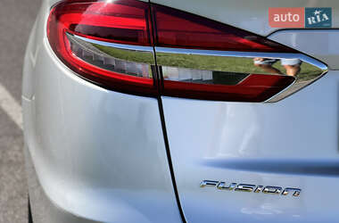 Седан Ford Fusion 2019 в 