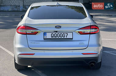 Седан Ford Fusion 2019 в 