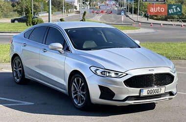 Седан Ford Fusion 2019 в 