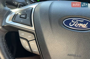 Седан Ford Fusion 2019 в 