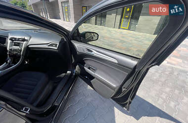 Седан Ford Fusion 2013 в 