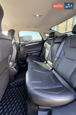 Седан Ford Fusion 2013 в 
