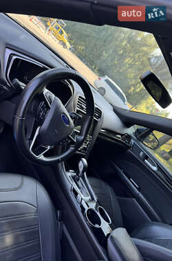 Седан Ford Fusion 2015 в 