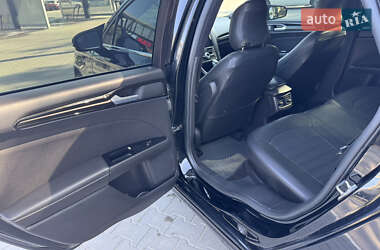 Седан Ford Fusion 2015 в 