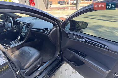 Седан Ford Fusion 2015 в 