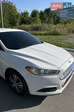 Седан Ford Fusion 2013 в 