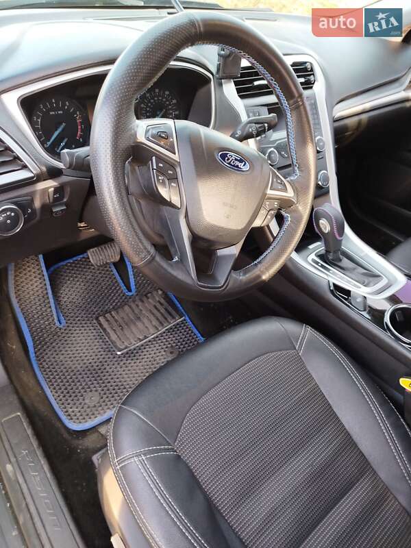 Седан Ford Fusion 2015 в Ватутино