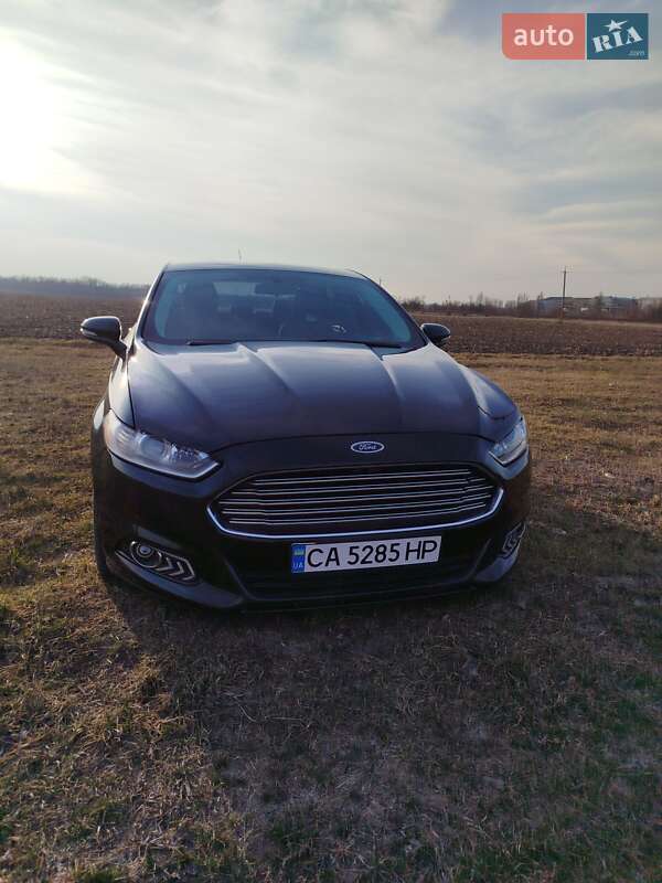 Седан Ford Fusion 2015 в 
