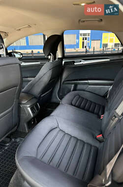 Седан Ford Fusion 2012 в 