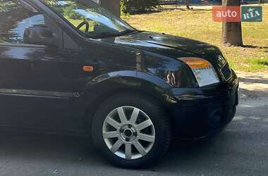 Хэтчбек Ford Fusion 2010 в 