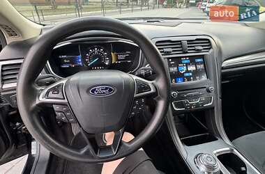 Седан Ford Fusion 2016 в 