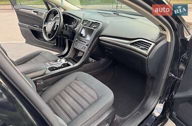 Седан Ford Fusion 2016 в 