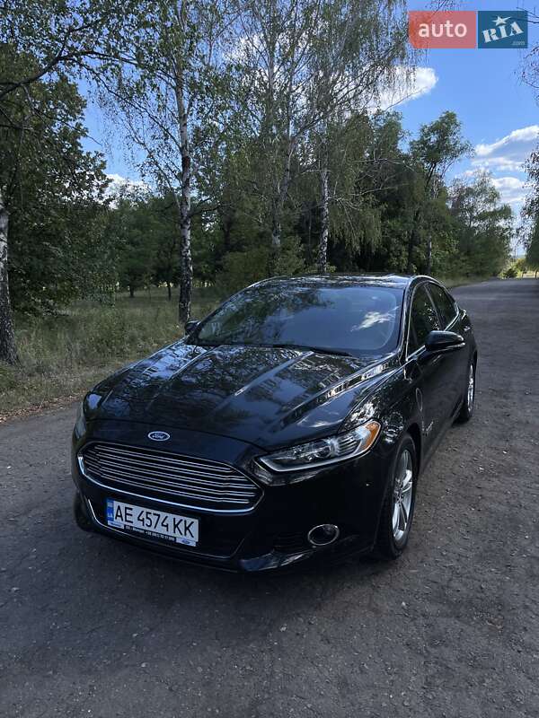 Седан Ford Fusion 2015 в 